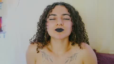 Snapshot of merida_bell18 chatting on December 20, 2024, 3:25 am Merida Bell online show from December 20, 2024, 3:25 am