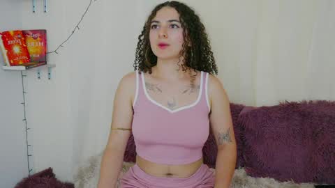 Snapshot of merida_bell18 chatting on January 4, 2025, 2:46 am Merida Bell online show from January 4, 2025, 2:46 am