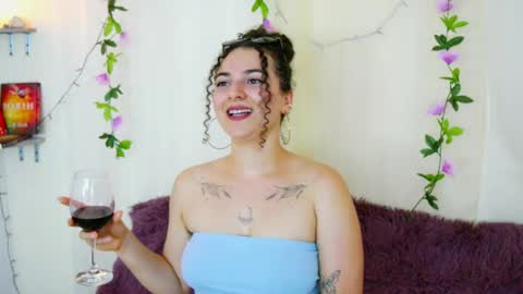 Snapshot of merida_bell18 chatting on March 1, 2025, 7:19 am Merida Bell online show from March 1, 2025, 7:19 am