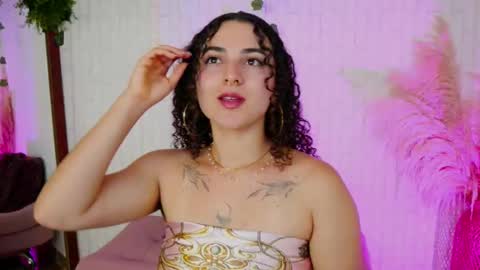 Snapshot of merida_bell18 chatting on September 23, 2025, 12:35 am Merida Bell online show from September 23, 2025, 12:35 am
