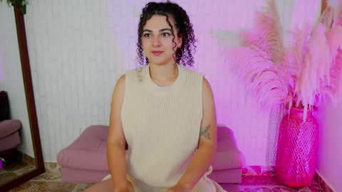 Snapshot of merida_bell18 chatting on September 26, 2025, 12:47 am Merida Bell online show from September 26, 2025, 12:47 am