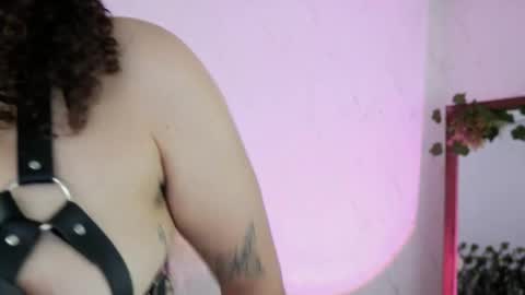 Snapshot of merida_bell18 chatting on November 21, 2025, 10:52 pm Merida Bell online show from November 21, 2025, 10:52 pm