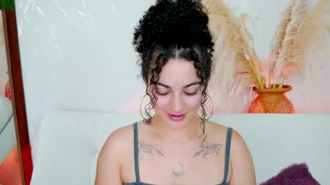 Snapshot of merida_bell18 chatting on June 9, 2026, 10:43 pm Merida Bell online show from June 9, 2026, 10:43 pm