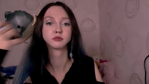 mermaidvibestides online show from November 7, 2025, 3:34 pm