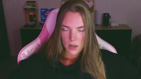 Snapshot of merry_dancers_ chatting on November 16, 2025, 3:39 pm Susan online show from November 16, 2025, 3:39 pm