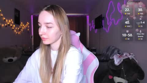 Snapshot of merryl_clark chatting on March 19, 2026, 12:42 pm Sara online show from March 19, 2026, 12:42 pm