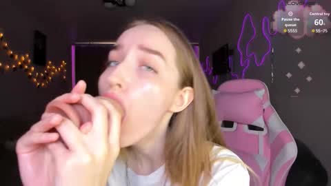 Snapshot of merryl_clark chatting on March 20, 2026, 11:37 am Sara online show from March 20, 2026, 11:37 am