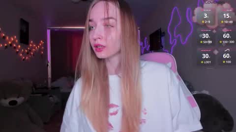Snapshot of merryl_clark chatting on March 23, 2026, 9:57 am Sara online show from March 23, 2026, 9:57 am