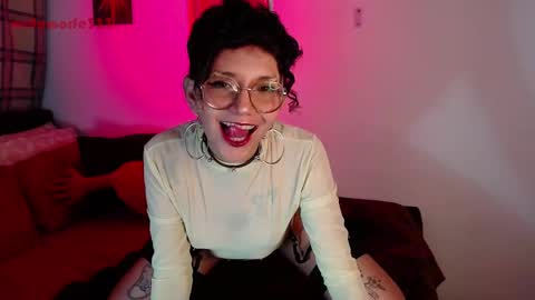 Snapshot of metamorfe333 chatting on October 21, 2025, 12:00 am Mor online show from October 21, 2025, 12:00 am