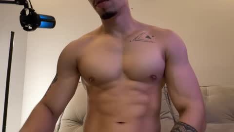 Snapshot of mettew22cm chatting on December 21, 2025, 6:09 am mettew22cm online show from December 21, 2025, 6:09 am