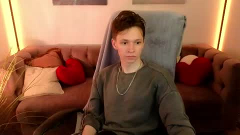 Snapshot of meverik_oushen chatting on July 6, 2026, 8:22 pm MEVERIK OUSHEN online show from July 6, 2026, 8:22 pm
