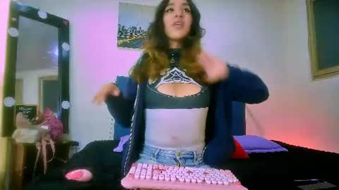 mew_alix online show from June 18, 2026, 8:13 pm