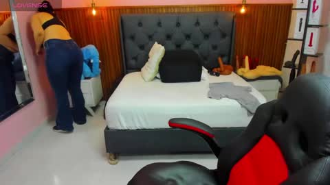 meylagia online show from April 22, 2026, 3:09 am