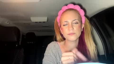 Snapshot of mezzy69 chatting on February 19, 2025, 10:01 am mezzy69 online show from February 19, 2025, 10:01 am