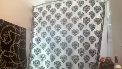 miaaheart online show from April 17, 2026, 5:27 pm