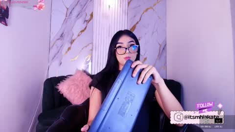 Snapshot of mhia_kate chatting on June 5, 2026, 12:11 pm Mhia Kate online show from June 5, 2026, 12:11 pm