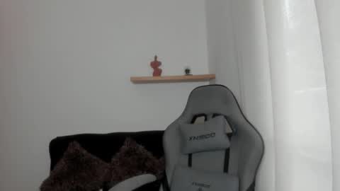 Snapshot of mi_suk1 chatting on January 8, 2026, 10:01 pm mi suk1 online show from January 8, 2026, 10:01 pm