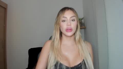 Snapshot of mi_suk1 chatting on January 12, 2026, 7:57 am mi suk1 online show from January 12, 2026, 7:57 am