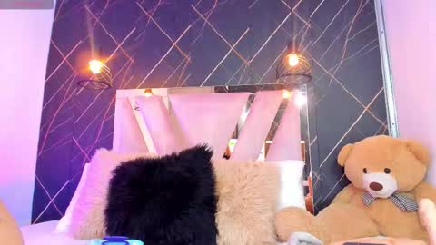 Mia online show from February 18, 2026, 3:13 am