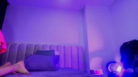 Snapshot of mia_0_ chatting on November 11, 2025, 7:36 pm Emi online show from November 11, 2025, 7:36 pm