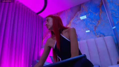 Snapshot of mia_0_ chatting on May 7, 2026, 7:19 pm Emi online show from May 7, 2026, 7:19 pm