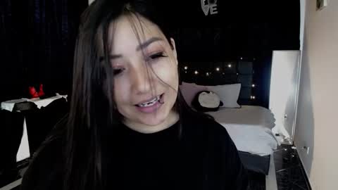 Mia zoe online show from September 10, 2025, 4:40 pm