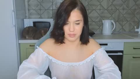 Mia online show from March 4, 2025, 4:38 am