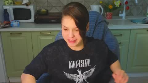Mia online show from April 28, 2026, 2:27 am