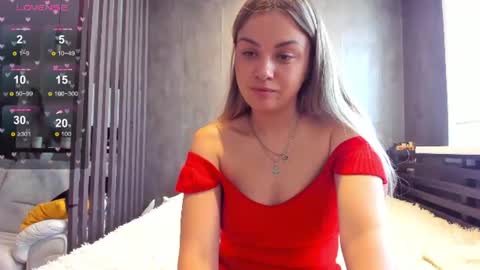 Mia online show from June 19, 2026, 3:33 am