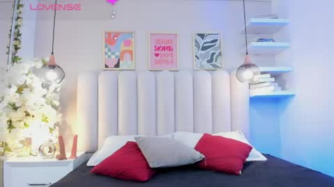 mia__bailey_ online show from April 28, 2026, 3:11 am
