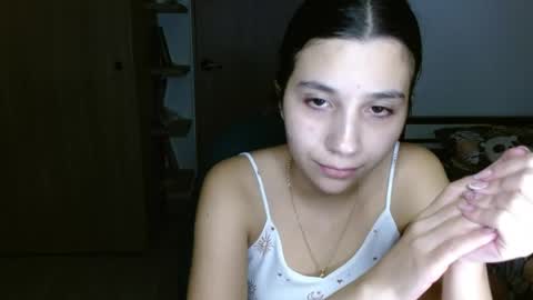 Mia online show from April 29, 2026, 4:05 am