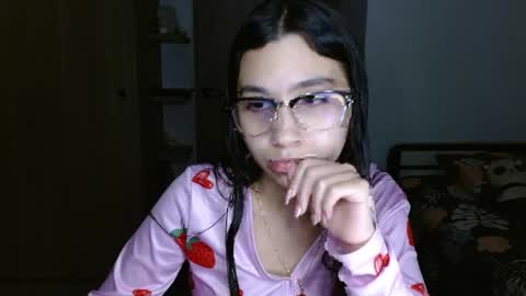 Mia online show from May 5, 2026, 1:35 am