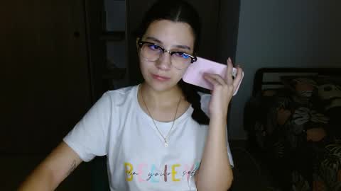 Snapshot of mia__lopez_ chatting on May 6, 2026, 4:41 am Mia online show from May 6, 2026, 4:41 am