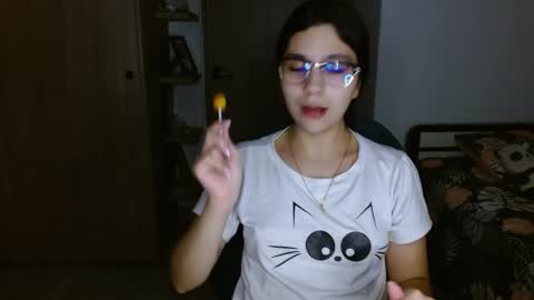 Snapshot of mia__lopez_ chatting on May 20, 2026, 2:07 am Mia online show from May 20, 2026, 2:07 am
