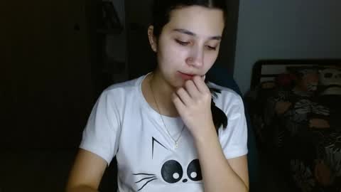 Snapshot of mia__lopez_ chatting on May 21, 2026, 5:03 am Mia online show from May 21, 2026, 5:03 am