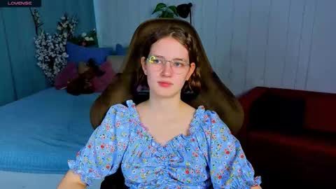 mia__mooore online show from March 12, 2026, 1:39 pm