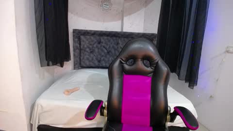 Snapshot of mia__thomson_ chatting on October 24, 2025, 12:34 pm MIA online show from October 24, 2025, 12:34 pm