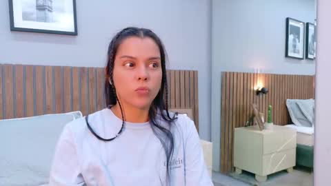 Mia Bellefort online show from February 11, 2026, 7:52 pm