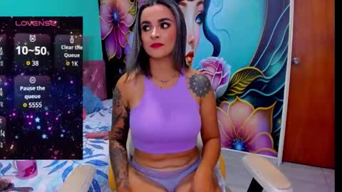 Snapshot of mia_bigtits_17 chatting on December 28, 2024, 12:57 am Mia online show from December 28, 2024, 12:57 am