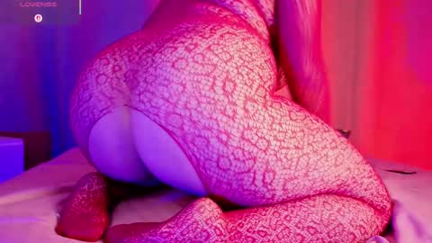 Snapshot of mia_bonneett chatting on September 20, 2025, 2:45 am online show from September 20, 2025, 2:45 am