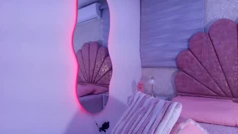 Mia  online show from June 25, 2026, 3:06 am
