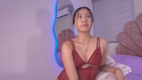 Mia  online show from July 17, 2026, 3:35 am