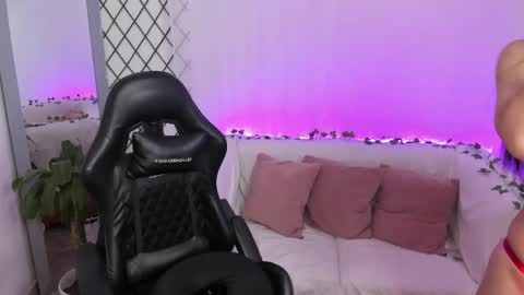 mia_collins_b online show from April 29, 2026, 5:55 am