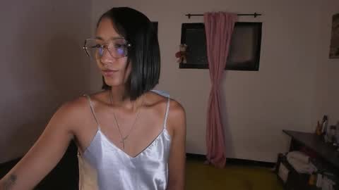 Mia Sandoval online show from March 18, 2026, 10:07 am