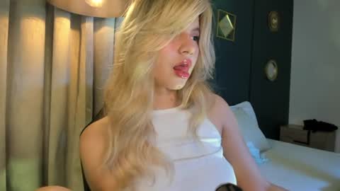 Snapshot of mia_curry chatting on June 10, 2026, 7:13 pm M I A online show from June 10, 2026, 7:13 pm