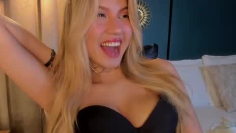 Snapshot of mia_curry chatting on June 30, 2026, 7:15 pm M I A online show from June 30, 2026, 7:15 pm