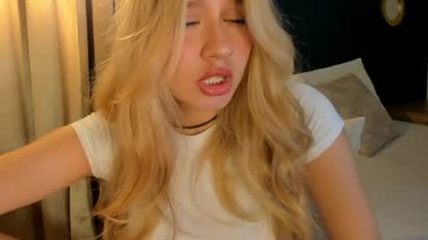 Snapshot of mia_curry chatting on July 31, 2026, 8:52 pm M I A online show from July 31, 2026, 8:52 pm