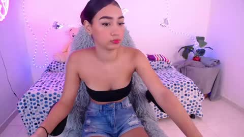 Snapshot of mia_cute_girl chatting on June 5, 2026, 12:11 pm mia_cute_girl online show from June 5, 2026, 12:11 pm