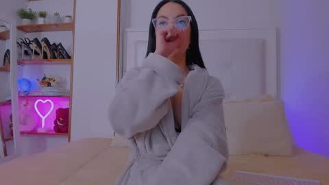 Sarah Luna online show from March 5, 2025, 7:49 pm