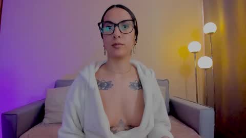 Sarah Luna online show from February 17, 2026, 6:47 pm